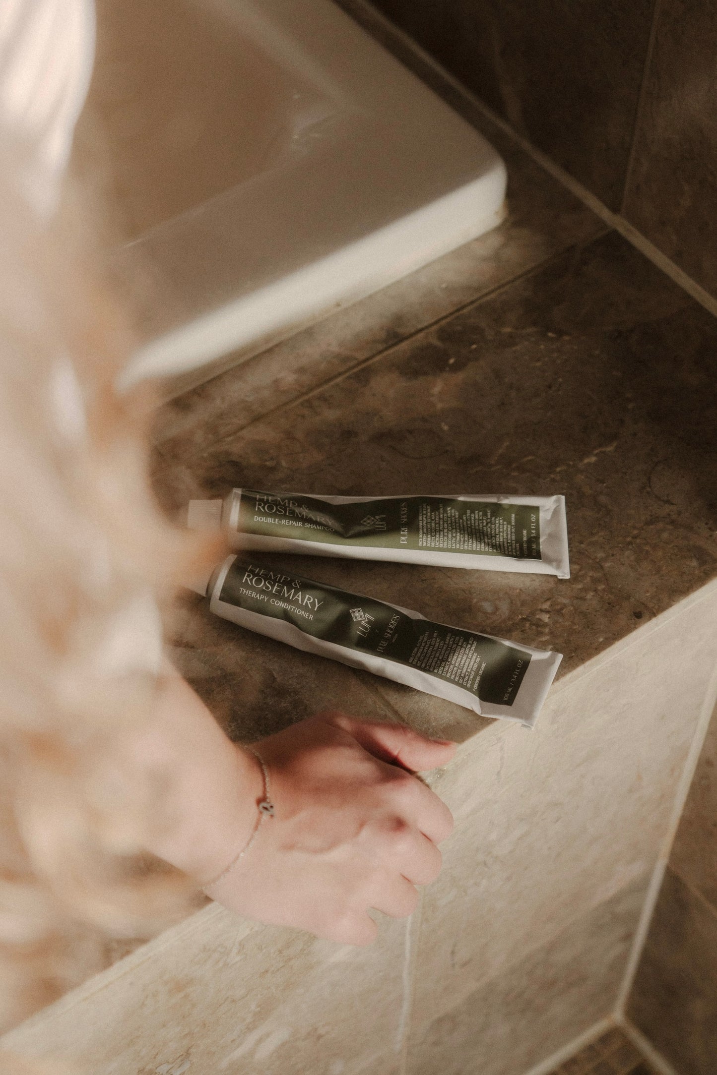 Hemp & Rosemary šampoon LUMI x Pure Shores artisan, 100 ml